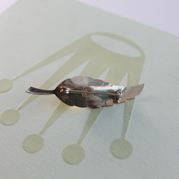 Vintage Gold Feather and Pearl Costume Pin - Picture 2 of 3